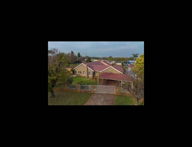 4 BEDROOM HOUSE FOR SALE IN ALBEMARLE EXT 2